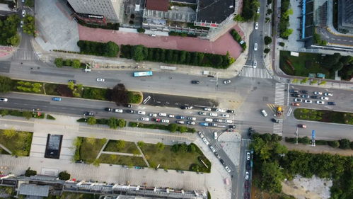 迎国庆 优环境 促畅通 贵阳高新区两大交通路口优化升级