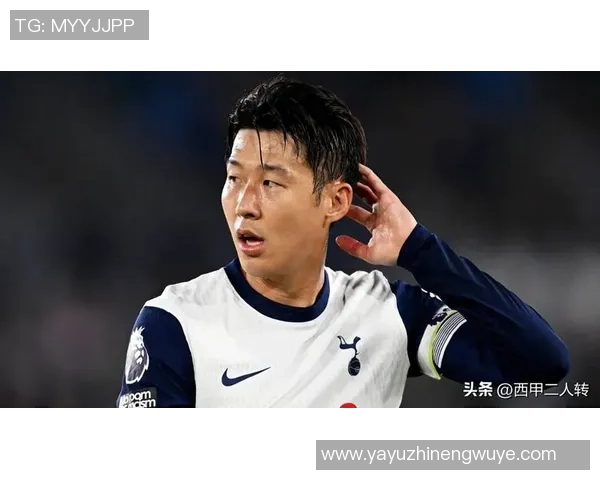 足球球星戴冷帽亮相赛场引发热议他为何选择这一另类造型